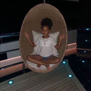 Meet your Posher, Leslie